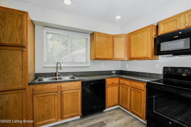 Building Photo - 9335 Donerail Way