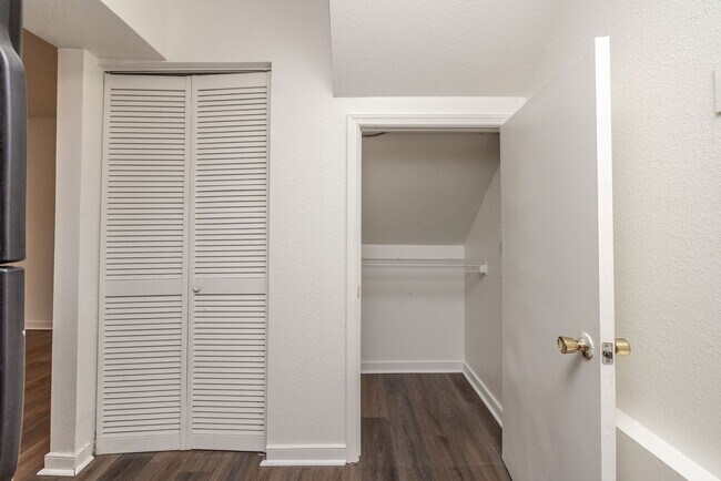 Building Photo - Two-bedroom Unit in Richmond Condo