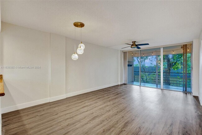 Building Photo - 119 Royal Park Dr