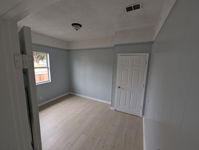 Building Photo - 1316 Holmes Ave