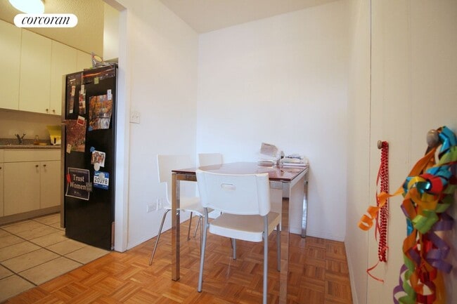 Building Photo - 175 W 90th St
