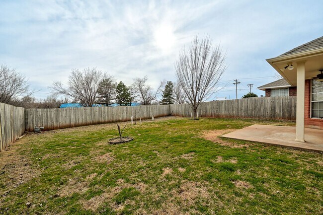 Building Photo - Gorgeous 3 bedroom 2 Bath Home in the Heart of Edmond
