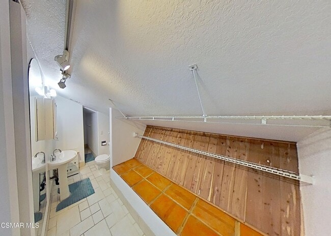 Building Photo - 3042 E Cumberland Ct