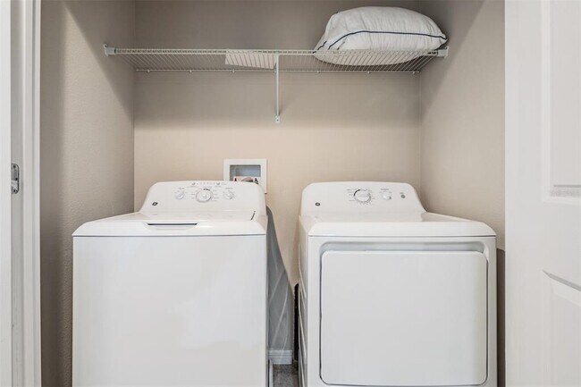 Building Photo - 7012 Holly Heath Dr