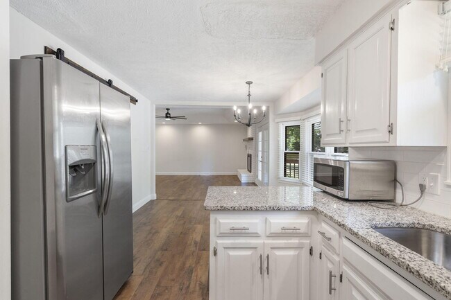 Building Photo - 3259 S Elmira Ave