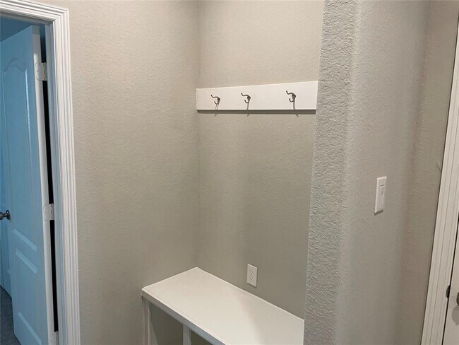 Building Photo - 24810 Sierra Laurel Ln