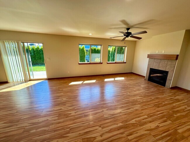 Building Photo - PI5837