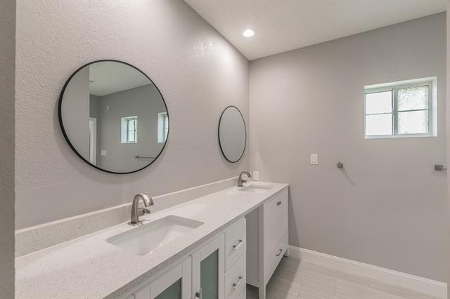 Building Photo - 3909 Trail Lake Dr