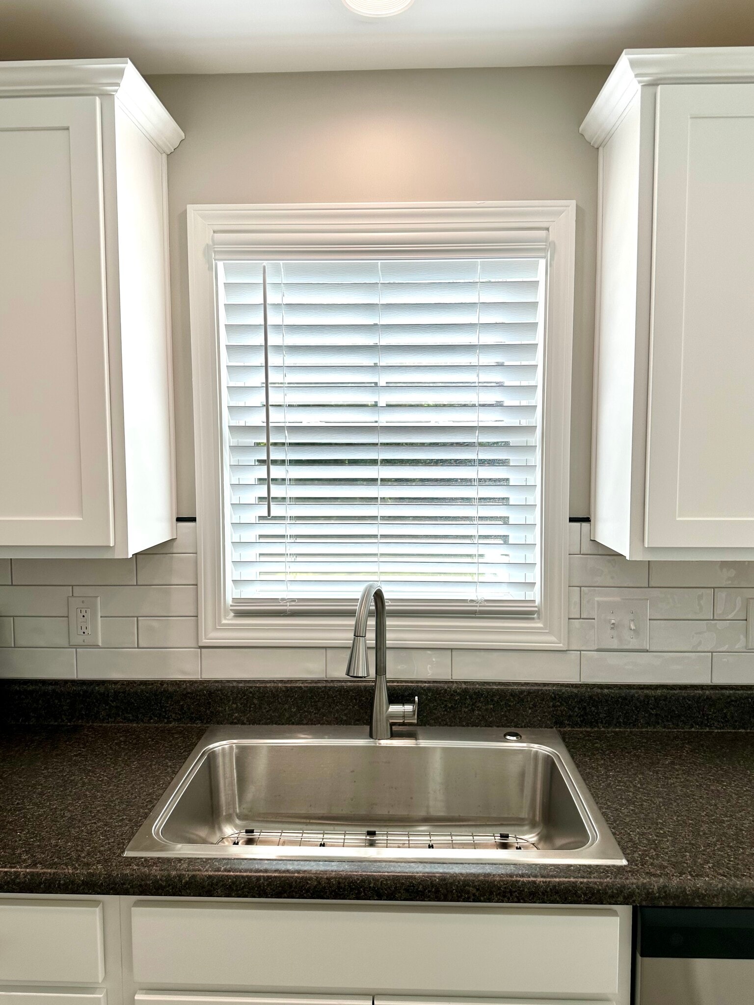 Single bowl sink, large window - 2217 Kenwood Blvd SE