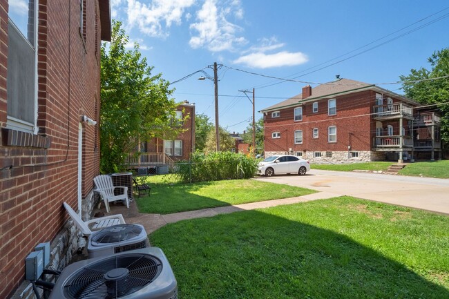 Building Photo - 3535 Lawn Ave