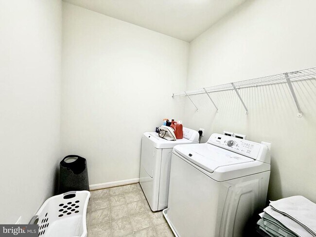 Building Photo - 43661 Evening Primrose Ct