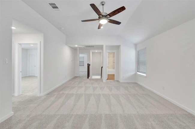 Building Photo - 32455 Sunbeam Dr