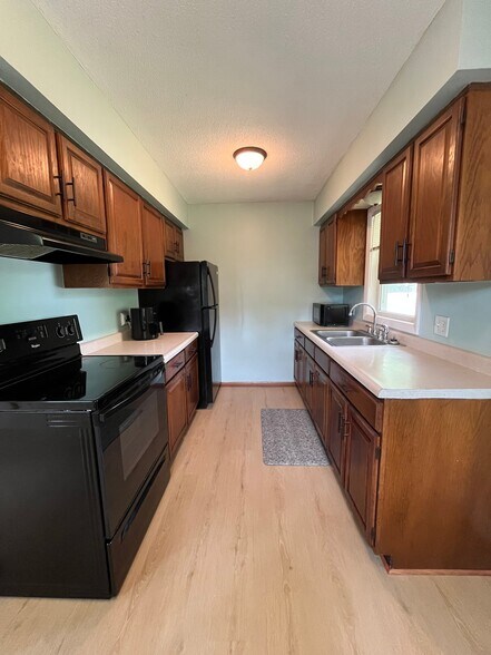 Building Photo - 807 Elm Creek Cir