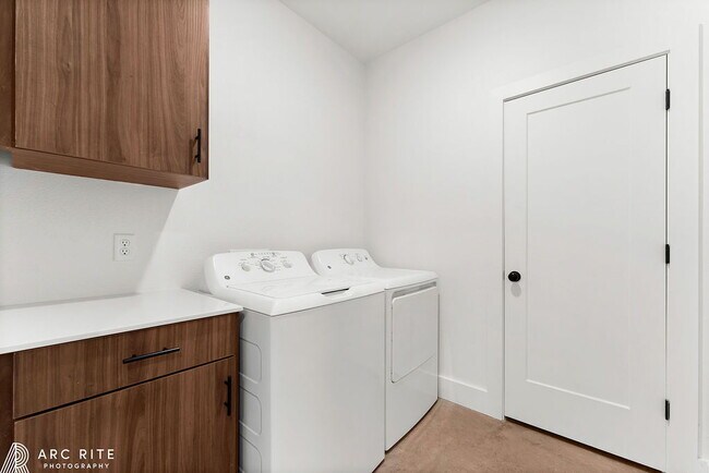 Building Photo - Pre-Leasing Fall of 2026!! Luxury Homes!!