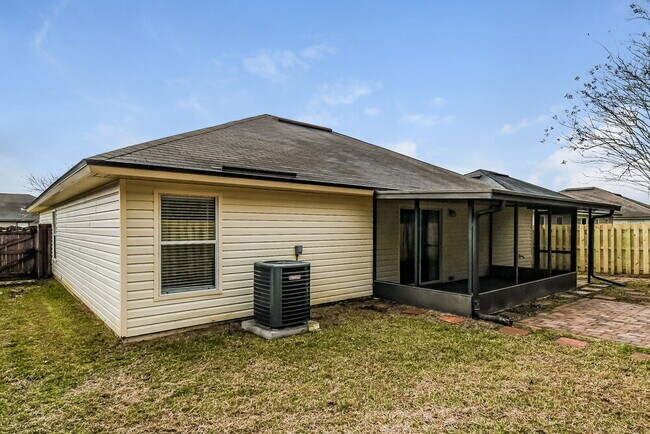 Building Photo - 6789 Southern Oaks Dr