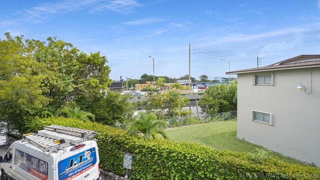 Building Photo - 701 S Royal Poinciana Blvd