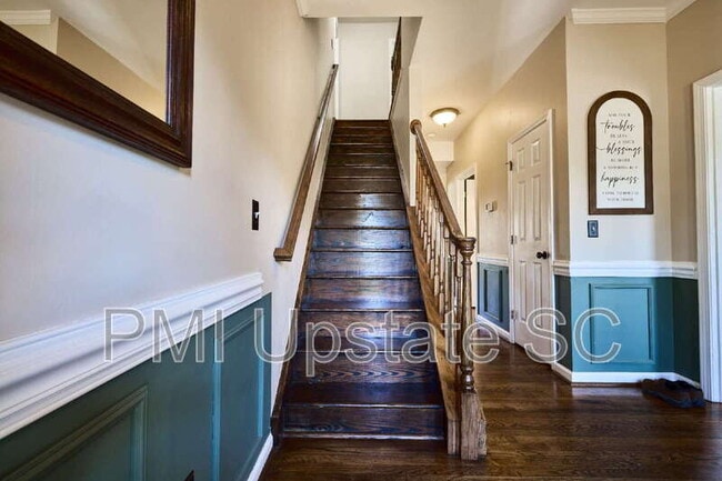 Building Photo - 430 Rosehaven Way