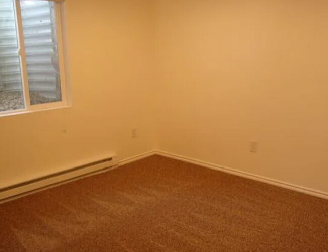 Building Photo - Live With Your Crew – 6 Bed Student Rental Near UNC!