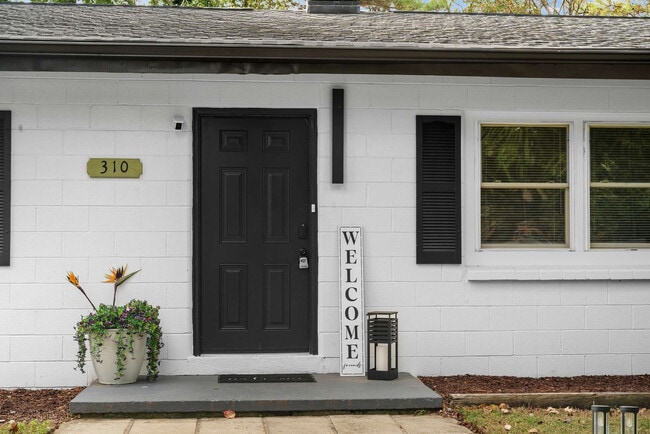 Building Photo - 310 Shelden Dr