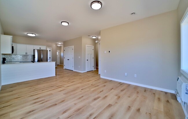 Building Photo - 781 Palomino Ave W