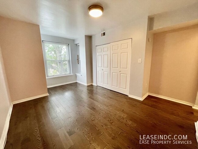 Building Photo - 207 R St NW