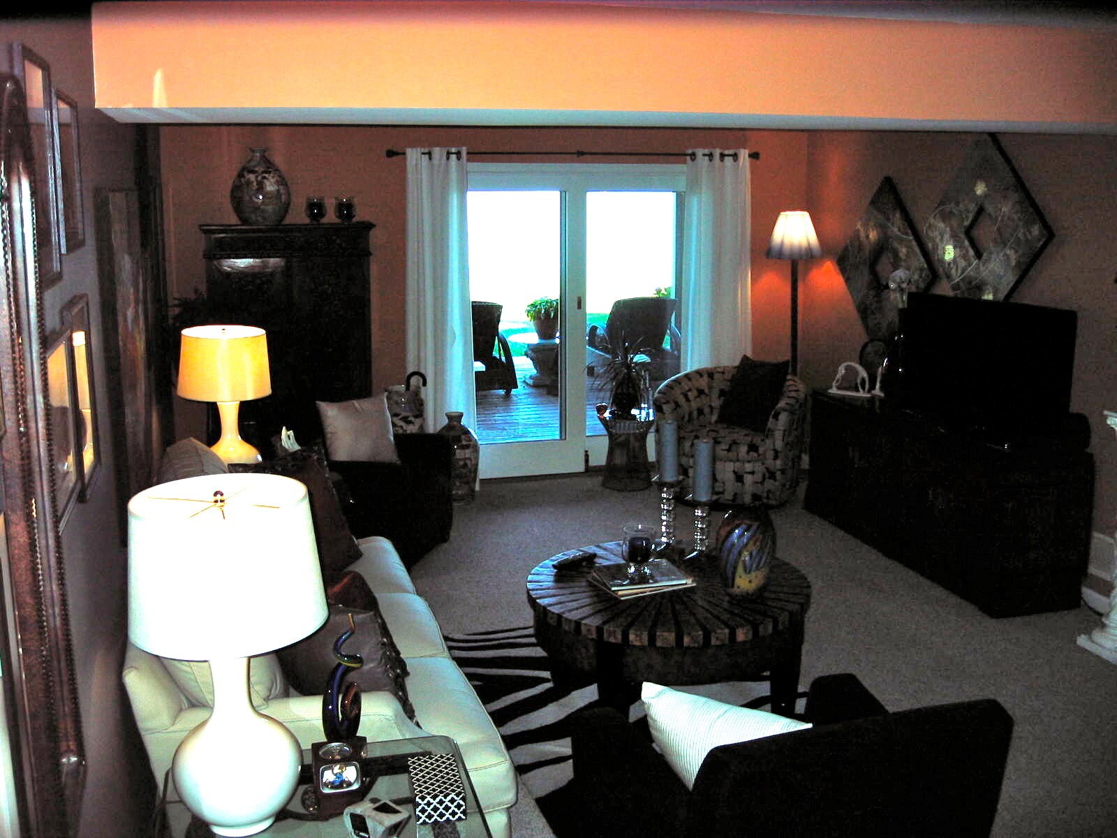 Walk out family room. - 7941 River Rock Way