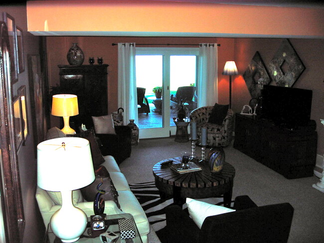 Walk out family room. - 7941 River Rock Way