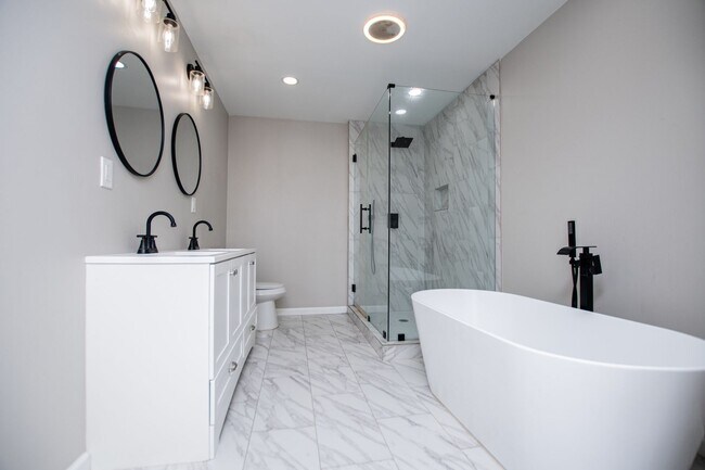 Building Photo - Lakefront Living at Fairfield Plantation