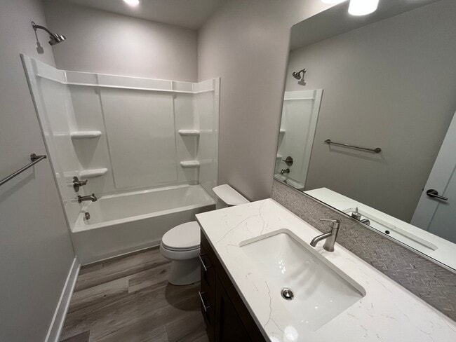 Building Photo - Beautiful 3 Bed/2.5 Bath Townhome - Community Pool and Fitness Center!