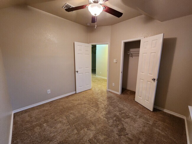 Building Photo - 1416 Cowtown Dr