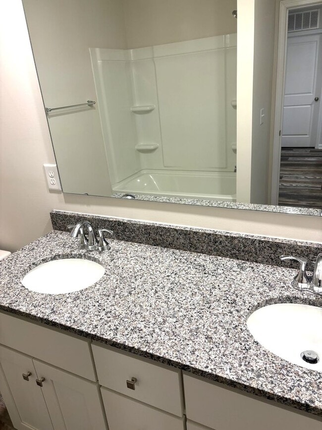 Building Photo - Stunning 3BR 2.5BA Home in Mooresville • 2 Car Garage