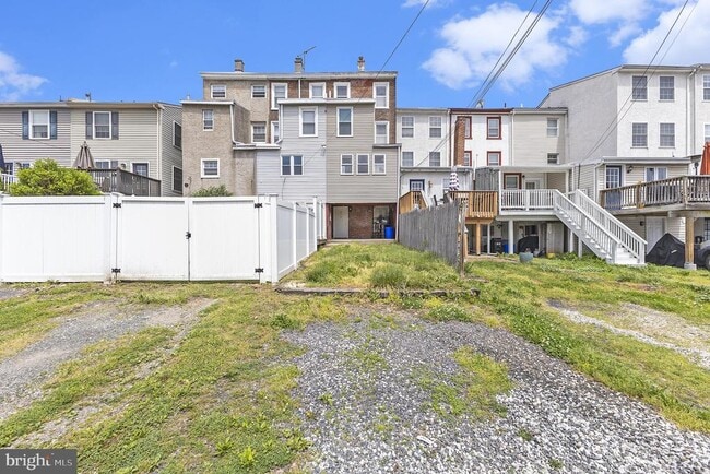 Building Photo - 309 E Hector St