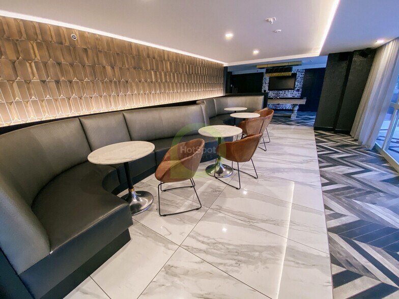 Building Photo - 899 N State St