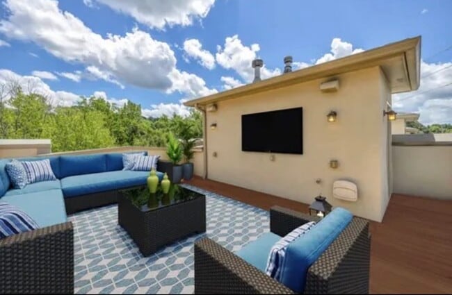 Building Photo - 1390 Dutch Valley Pl NE