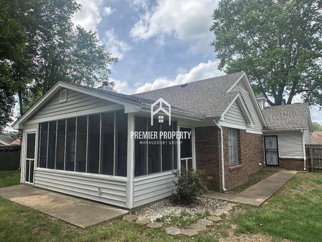 Building Photo - 2322 Bartlett Oaks Dr