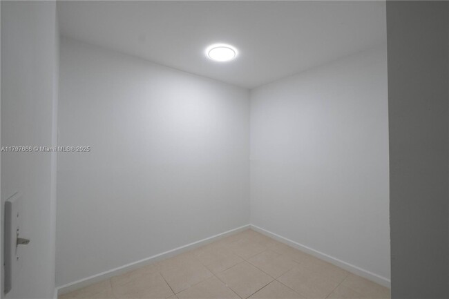 Building Photo - 1220 71st St
