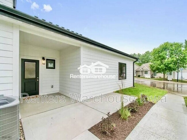 Building Photo - 3657 NE Marissa Ln