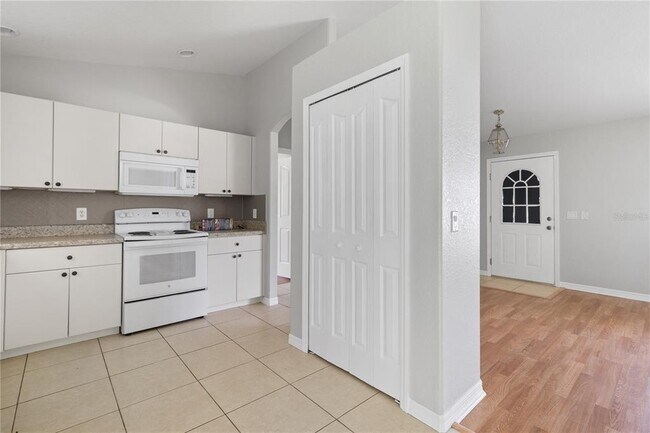 Building Photo - 2745 Nellie Ln