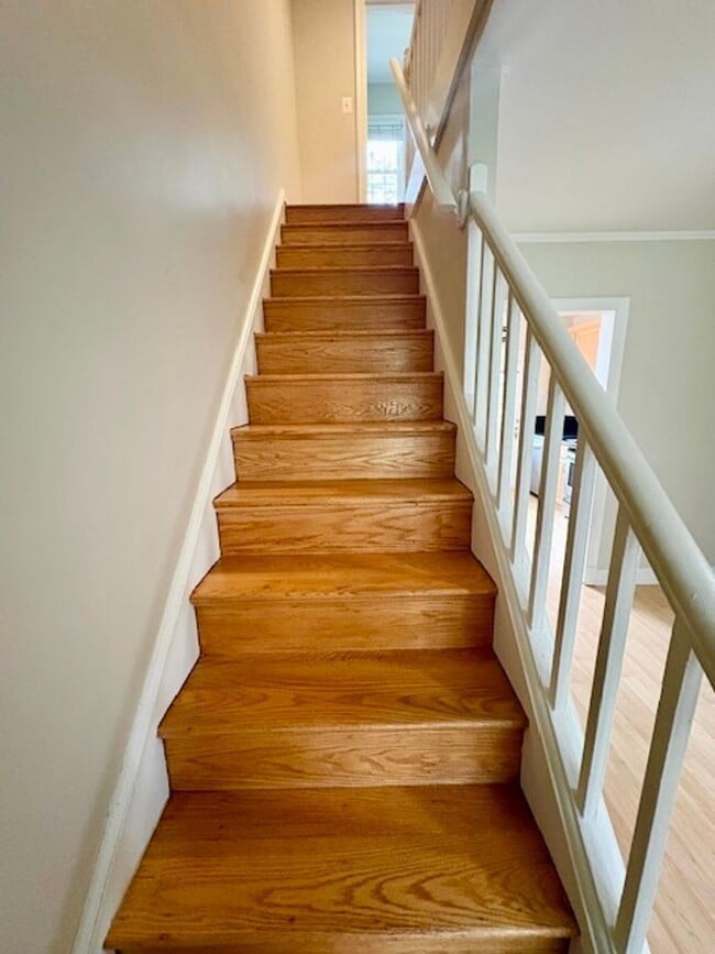 Building Photo - Updated 1BR/1BA 2-level TH in great location