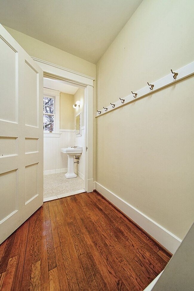 Building Photo - Stunning Tudor-style 4BR/3.5BA home in a prime, unbeatable location!