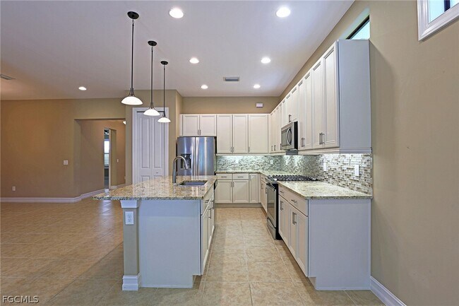 Building Photo - 8181 Venetian Pointe Dr