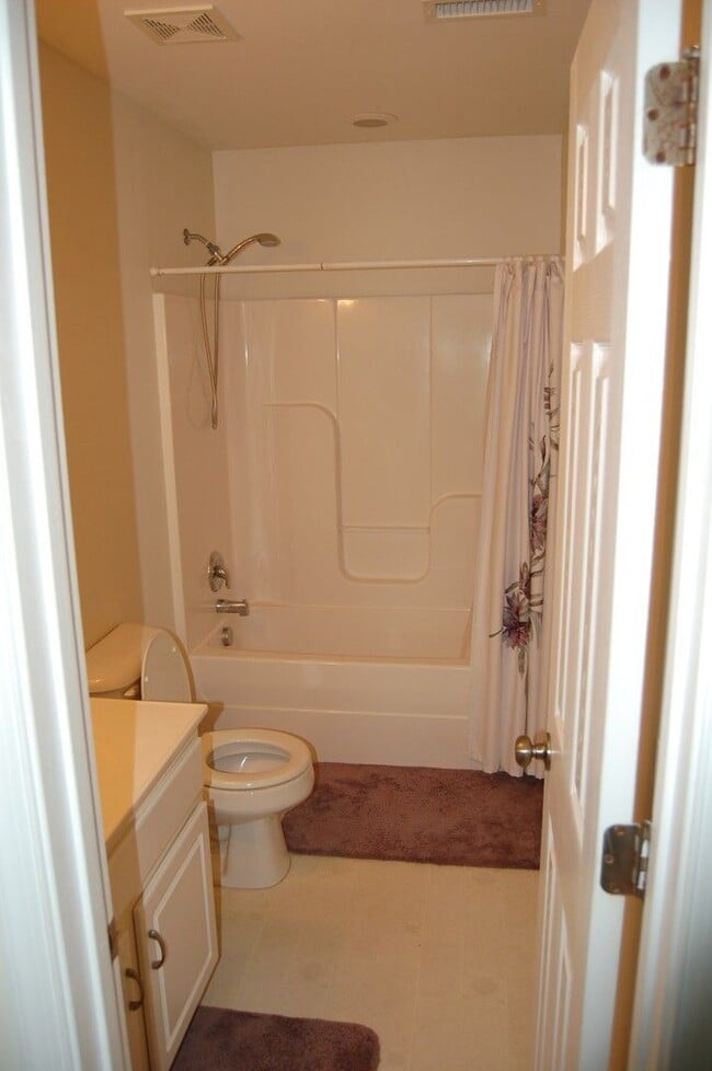 Building Photo - 2218 Midview Rd