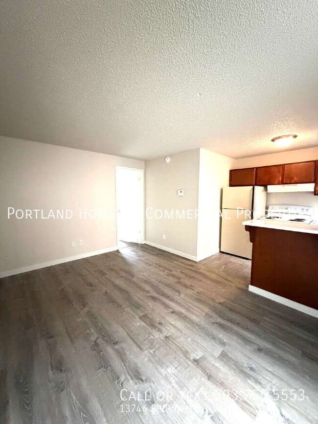 Building Photo - 13746 SE Powell Blvd