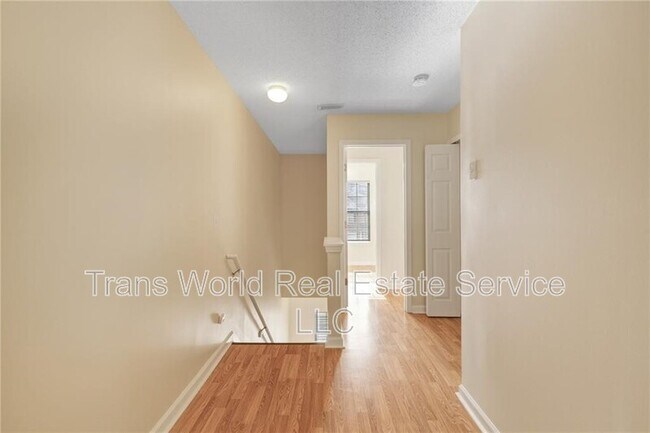 Building Photo - 1102 Pleasant Oaks Ct