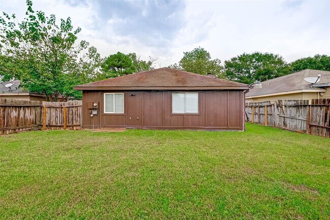 Building Photo - 17435 Glenmorris Dr