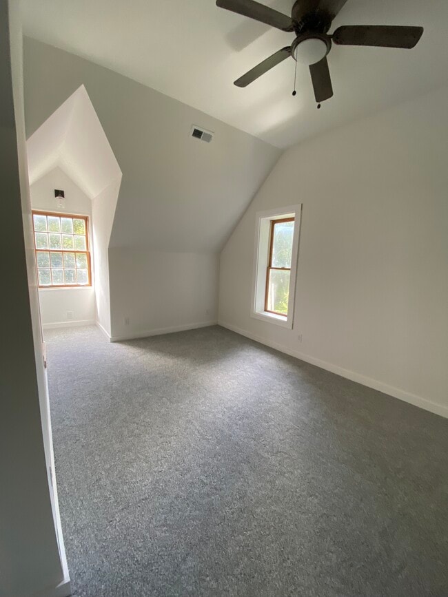 Building Photo - 5021 Greenridge Ln