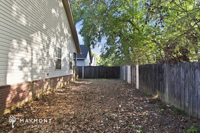 Building Photo - 1571 Spencer Dr