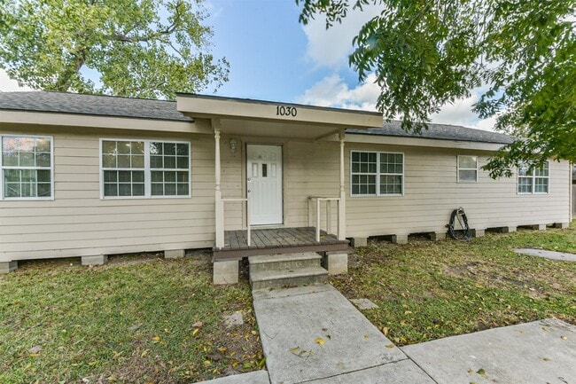 Building Photo - 1030 Perkins Dr