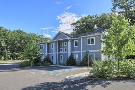 Building Photo - 3212 Brookside Dr