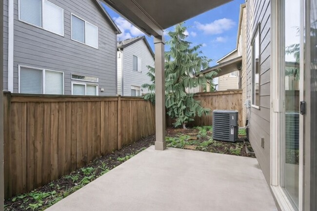 Building Photo - 2605 NE 131st Ct